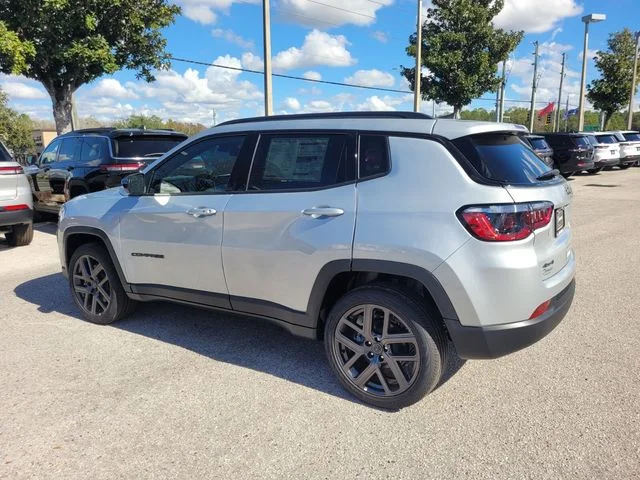 New 2026 Silver Zynith Metallic Clear-Coat Exterior Paint Jeep Latitude image 10