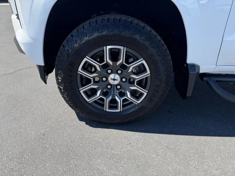 Used 2025 Summit White Chevrolet Z71 image 36