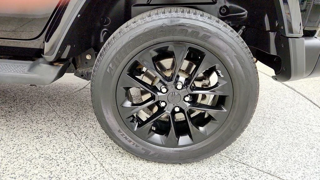 Used 2021 Black Clearcoat Jeep Unlimited Sahara 4xe w/ Cold Weather Group & Keyless Entry image 9