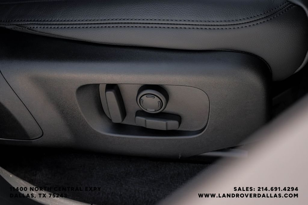 Used 2026 White Land Rover Dynamic SE image 38