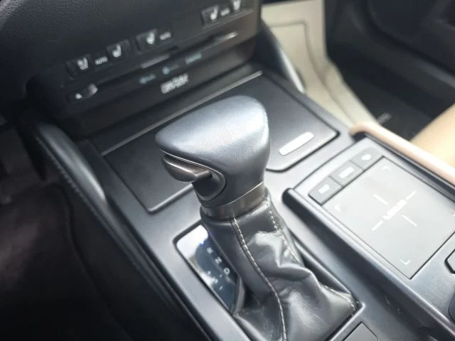 2019 Lexus ES 350 - Photo 24