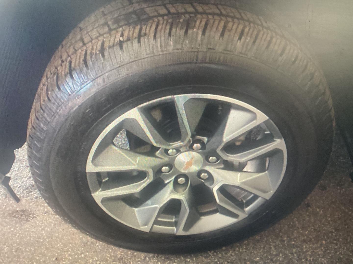 Used 2025 Sterling Gray Metallic Chevrolet LT image 10