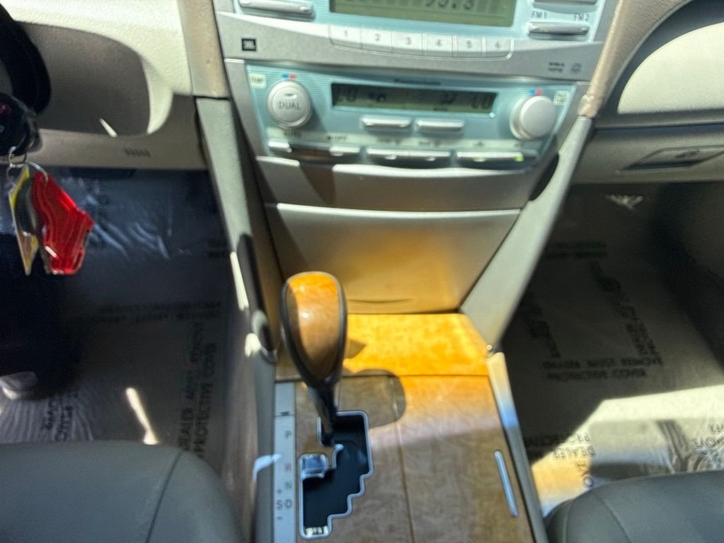 Used 2007 Red Toyota XLE image 17