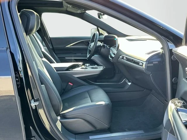 2025 Cadillac LYRIQ Luxury 2 - Photo 22
