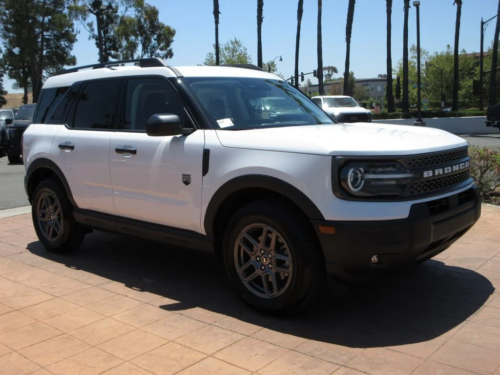 Certified Used 2025 Oxford White Ford Big Bend image 6