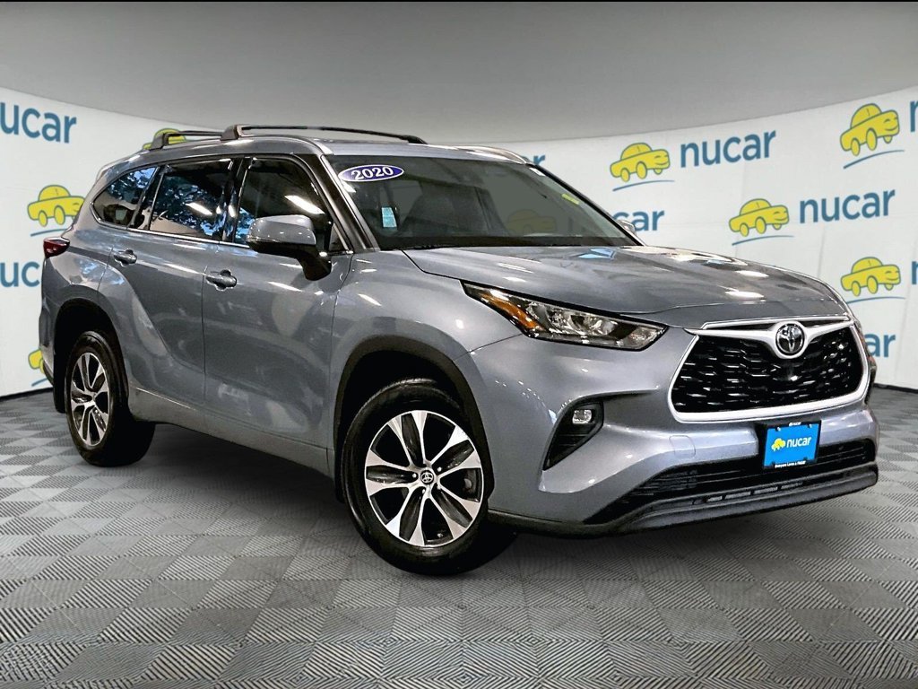 Used 2020 Moon Dust Toyota XLE image 1