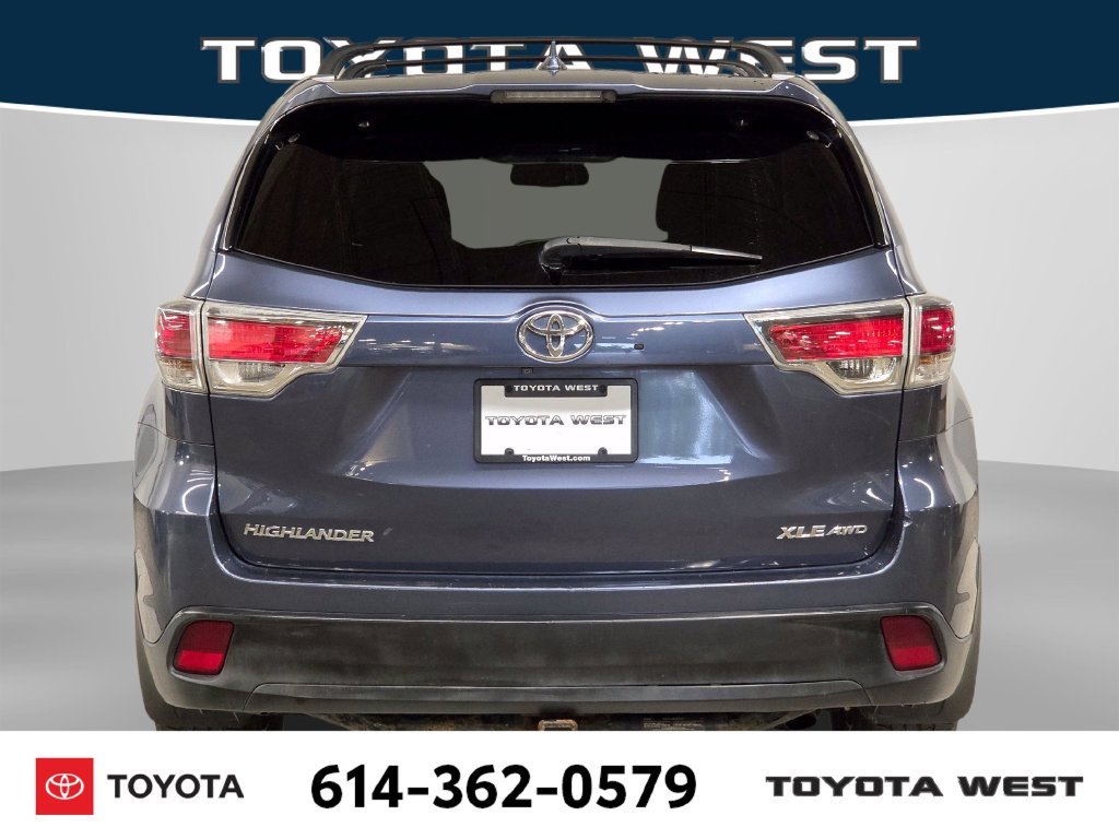 Used 2016 Blue Toyota XLE V6 image 8