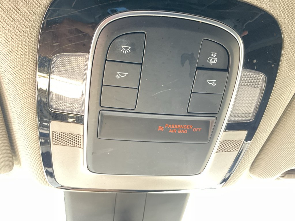Used 2022 Shimmering Silver Hyundai SE image 29