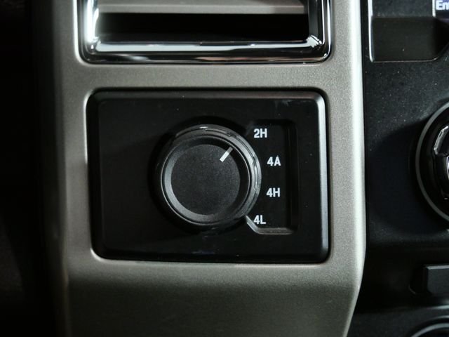 Used 2015  Ford Lariat image 26