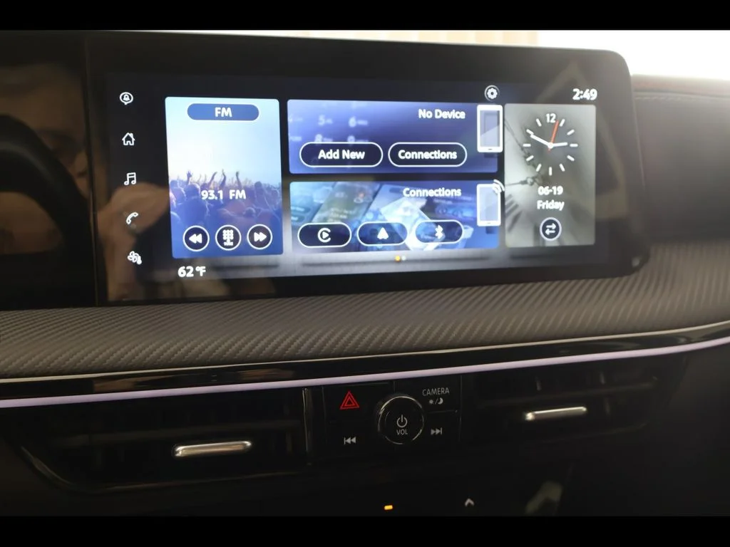 Used 2025 White Nissan SR image 16