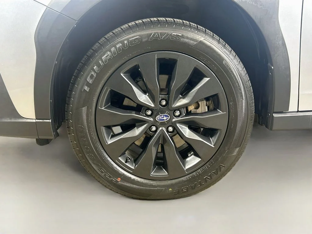 Used 2023 Ice Silver Metallic Subaru Onyx Edition image 9