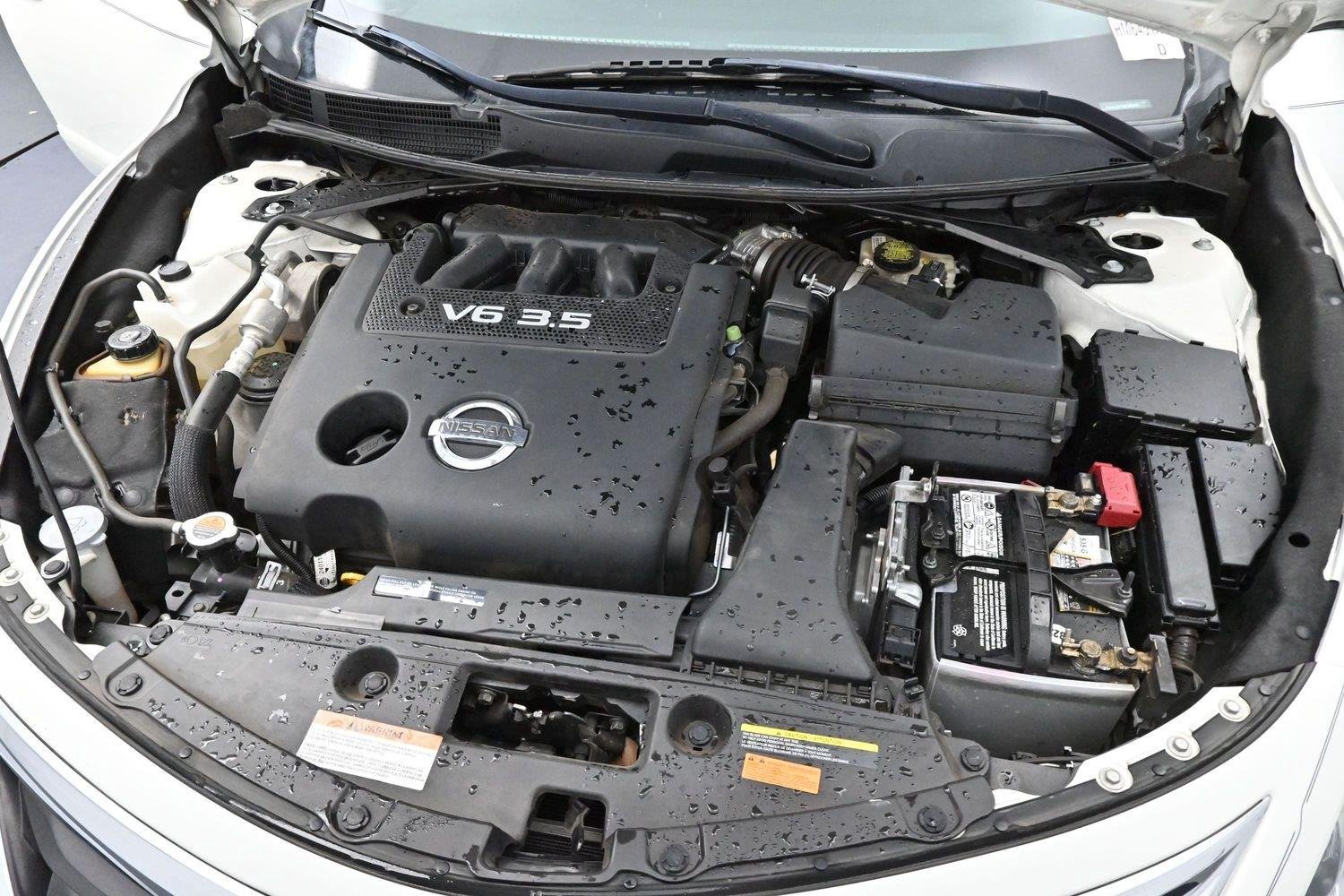 Used 2013 Pearl White Nissan 3.5 SL image 30