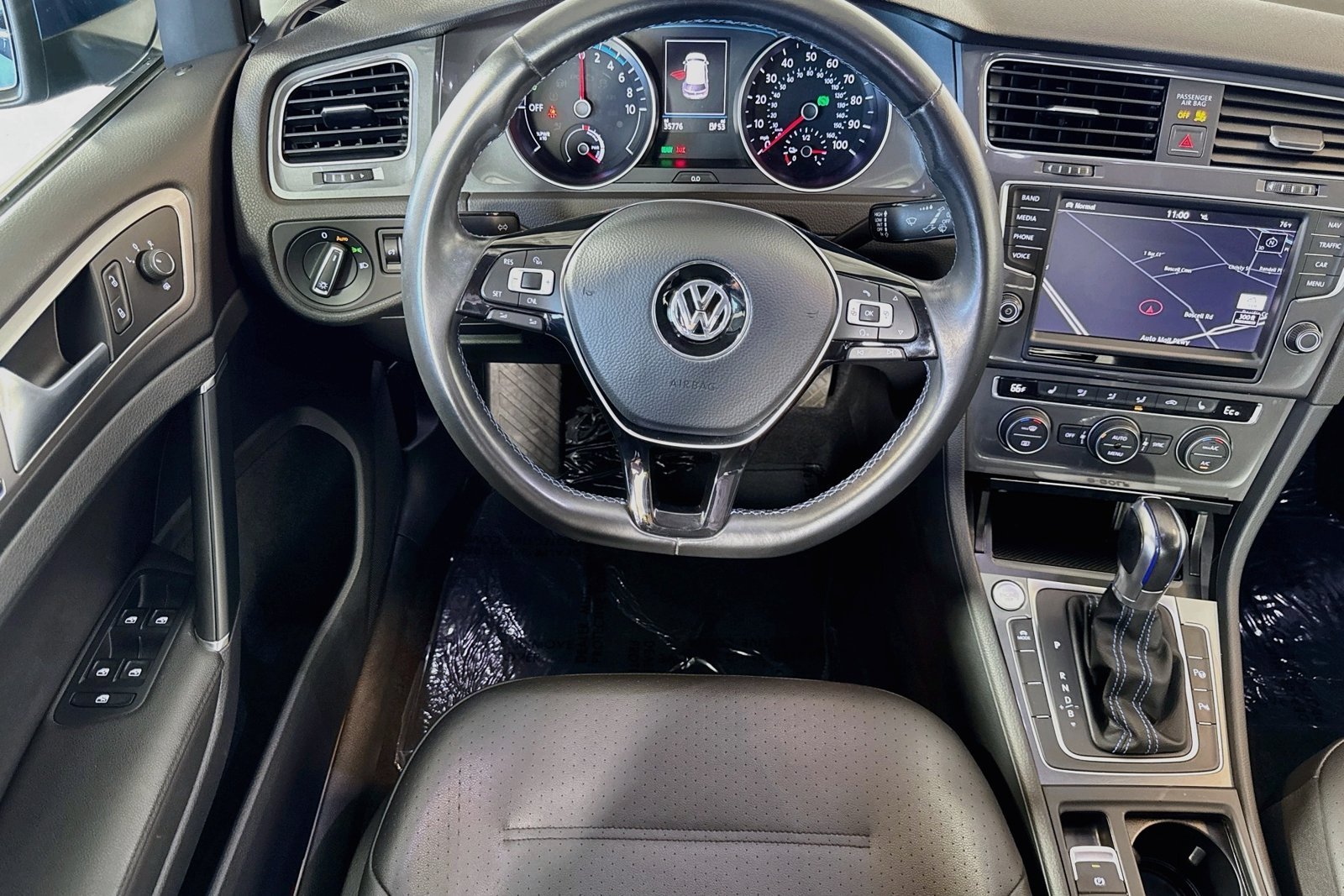 Used 2016 Pacific Blue Volkswagen SEL Premium image 20