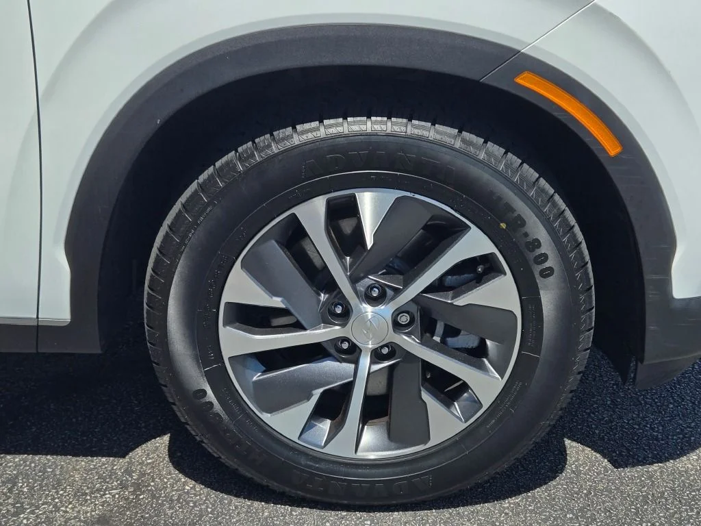 Used 2022 White Hyundai SEL image 5