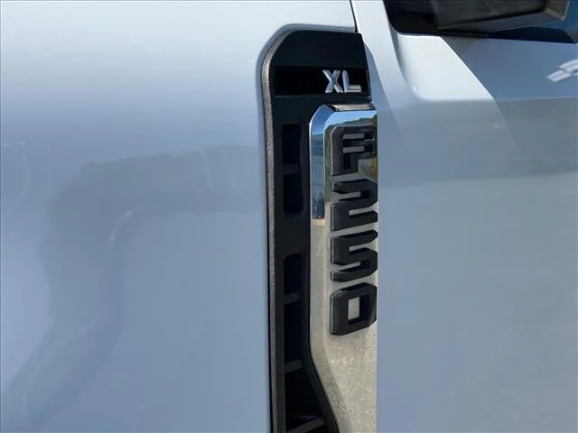 Used 2024 Oxford White Ford XL image 9