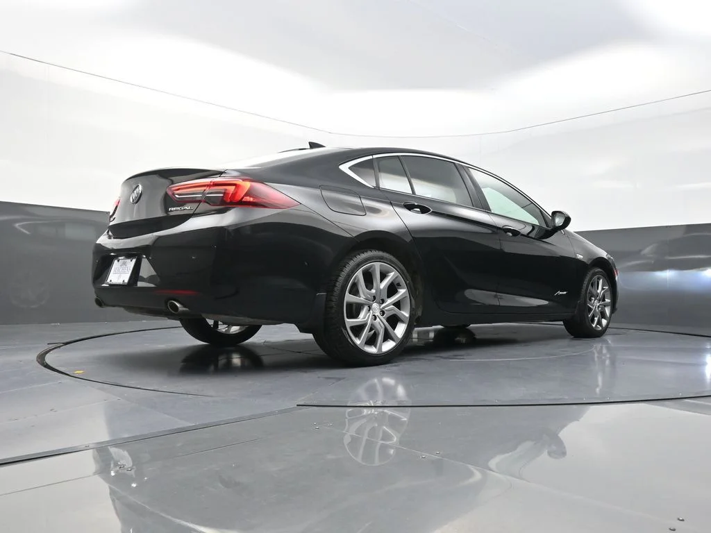 Used 2019 Black Buick Avenir image 29
