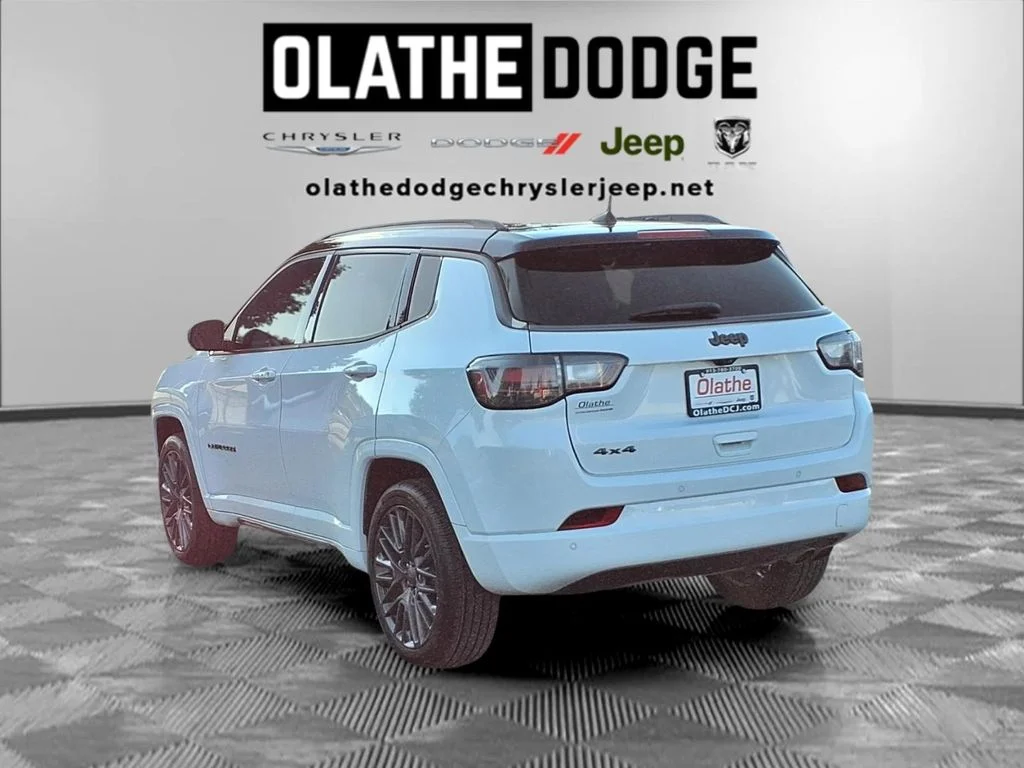 Used 2022 White Jeep High Altitude image 5