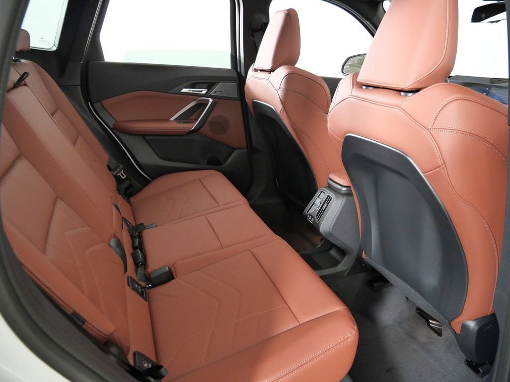 New 2026 Mineral White Metallic BMW xDrive28i image 24