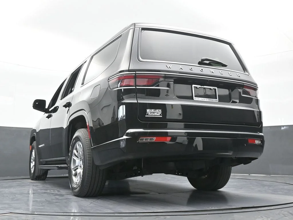 Used 2023 Diamond Black Crystal Pearlcoat Jeep Base image 65