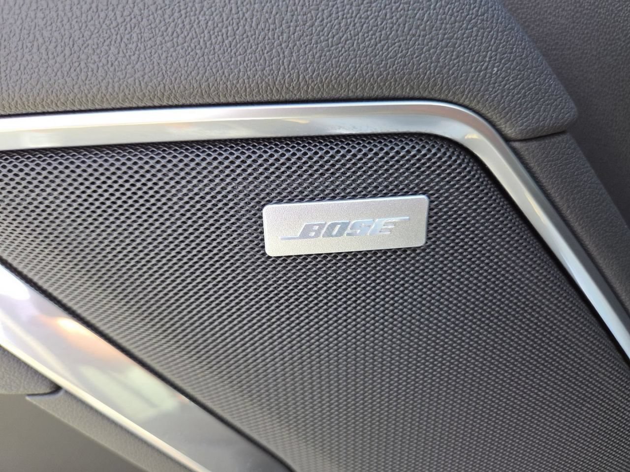2026 GMC Sierra 1500 SLT - Photo 9