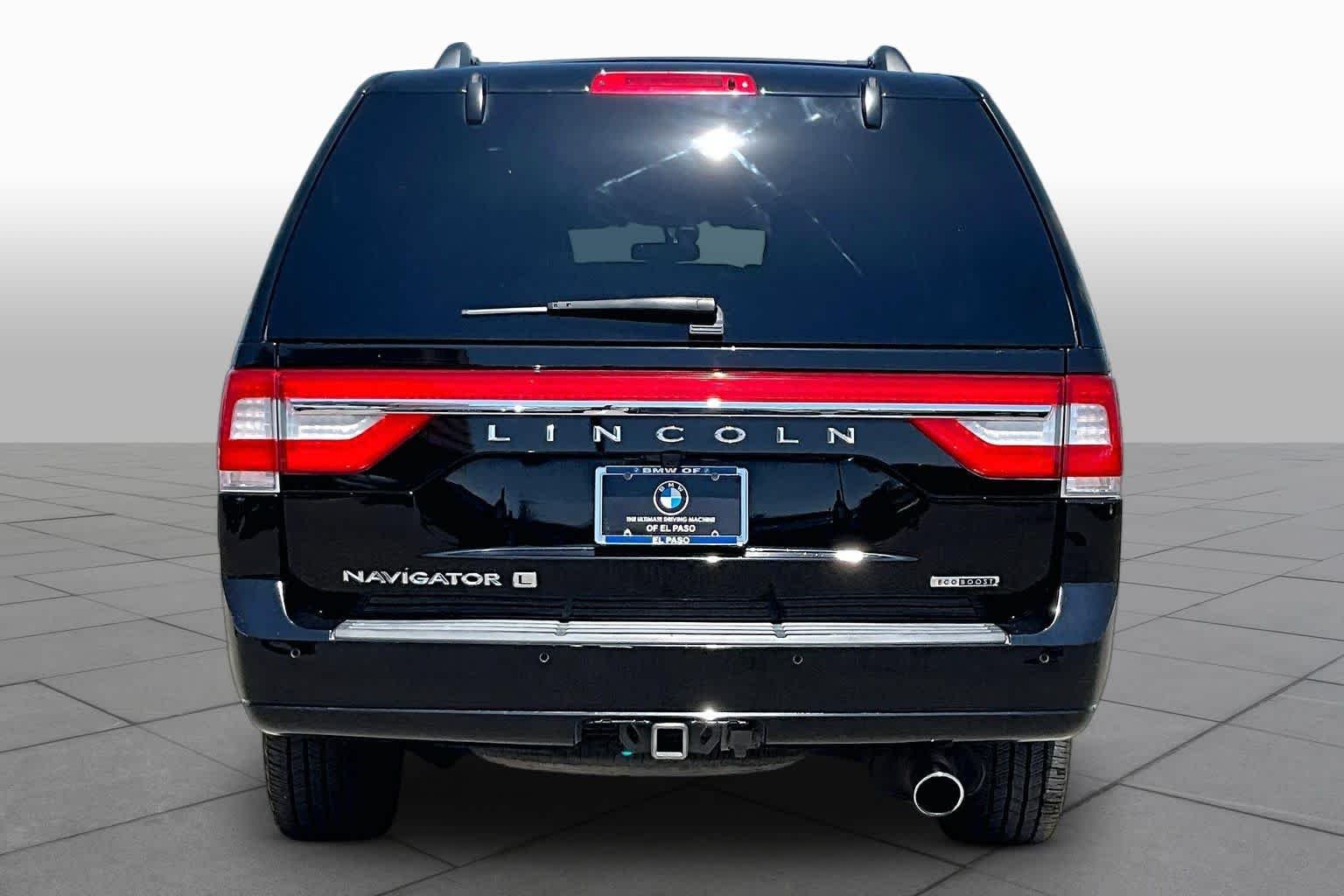 Used 2016 Black Velvet Lincoln Select image 4