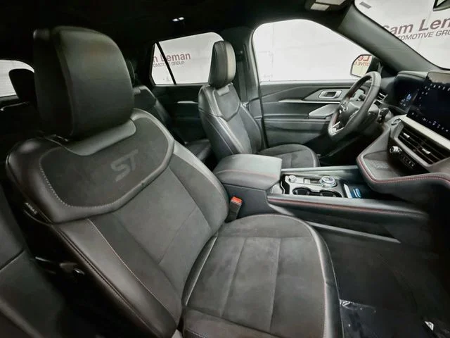 Used 2025 Vapor Blue Ford ST image 31