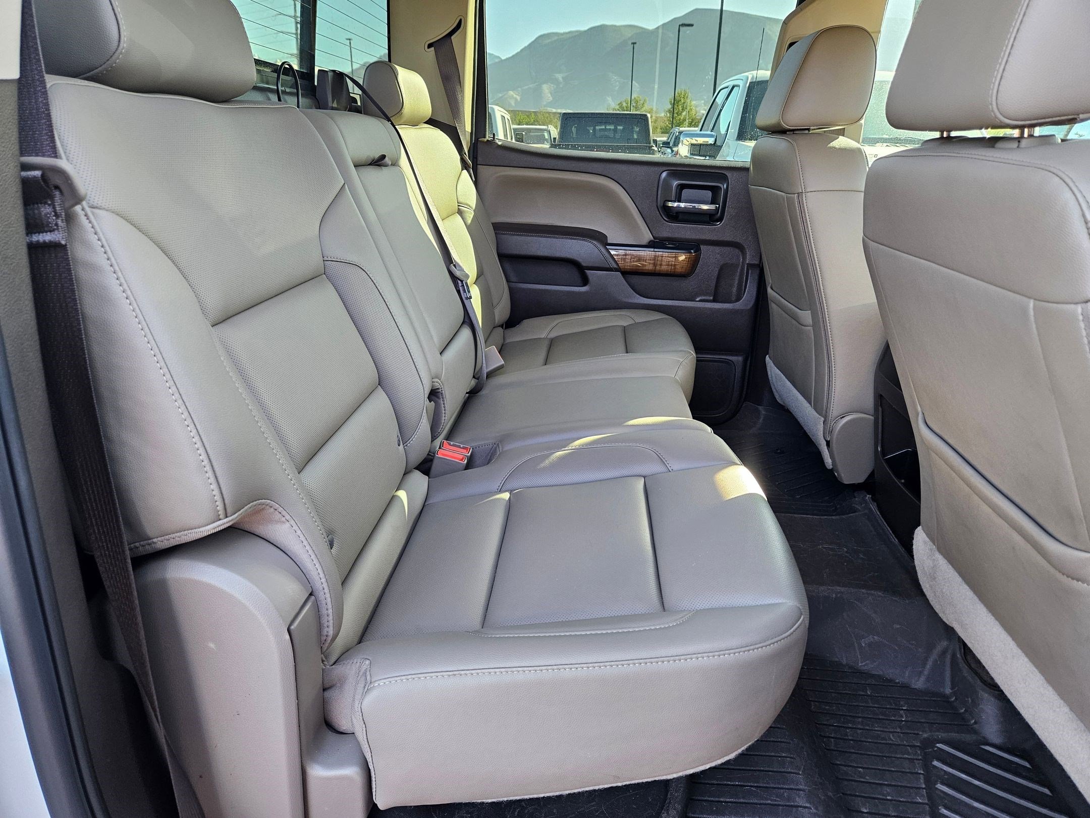 Used 2018 White Frost Tricoat GMC SLT image 31