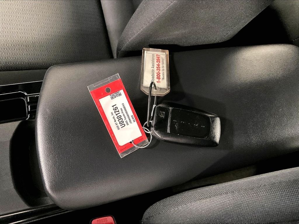 Used 2025  Toyota LE image 29