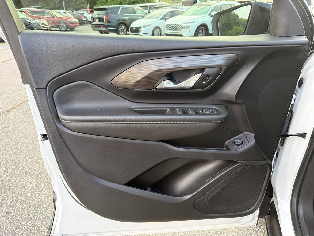 Used 2023 White GMC SLE image 10