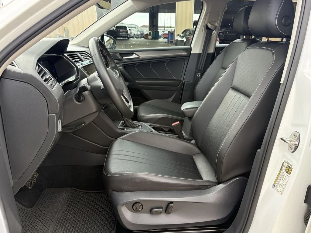 Used 2022  Volkswagen 2.0T SE image 12