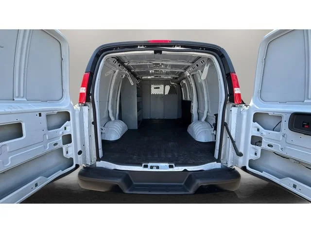 Used 2025 Summit White Chevrolet WT image 30