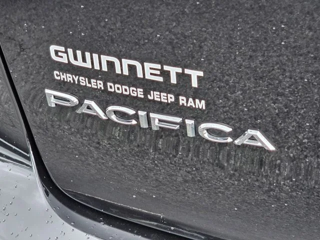 Used 2025 Black Chrysler Select image 36