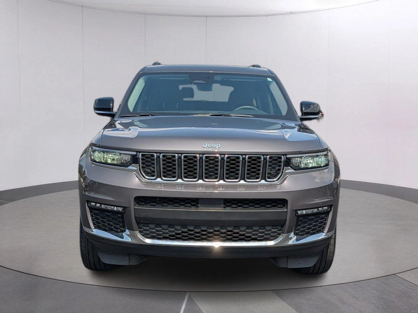 Used 2023 Baltic Gray Metallic Clearcoat Jeep Limited image 9