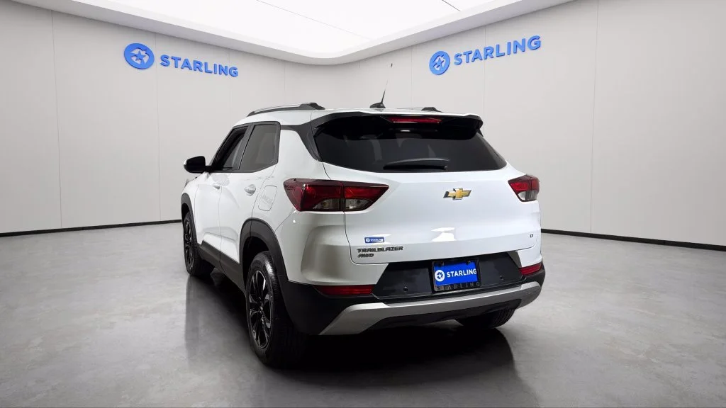Used 2021 SUMMIT WHITE Chevrolet LT image 6