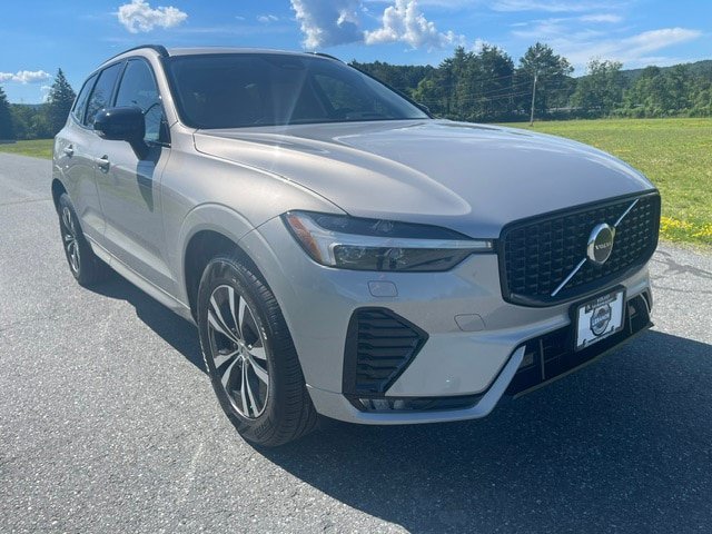 Used 2024 Silver Volvo Core Dark Theme image 3