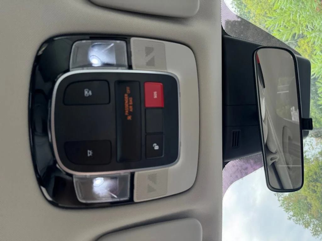 Used 2025 Silver Hyundai SE image 22