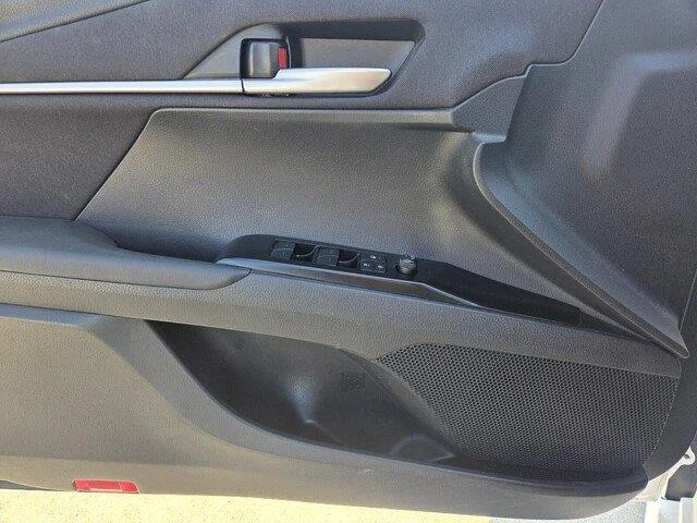 Used 2025 WHITE Toyota LE image 21