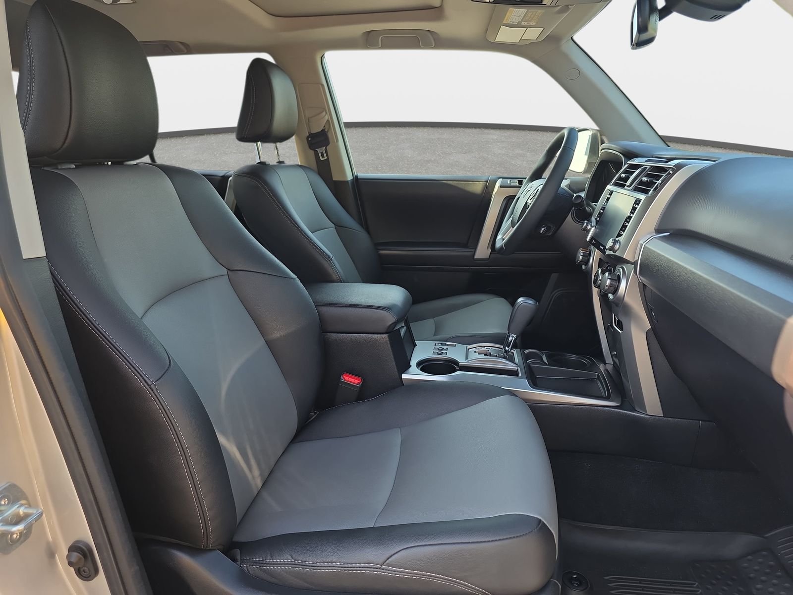 Used 2022 Silver Toyota SR5 Premium image 10