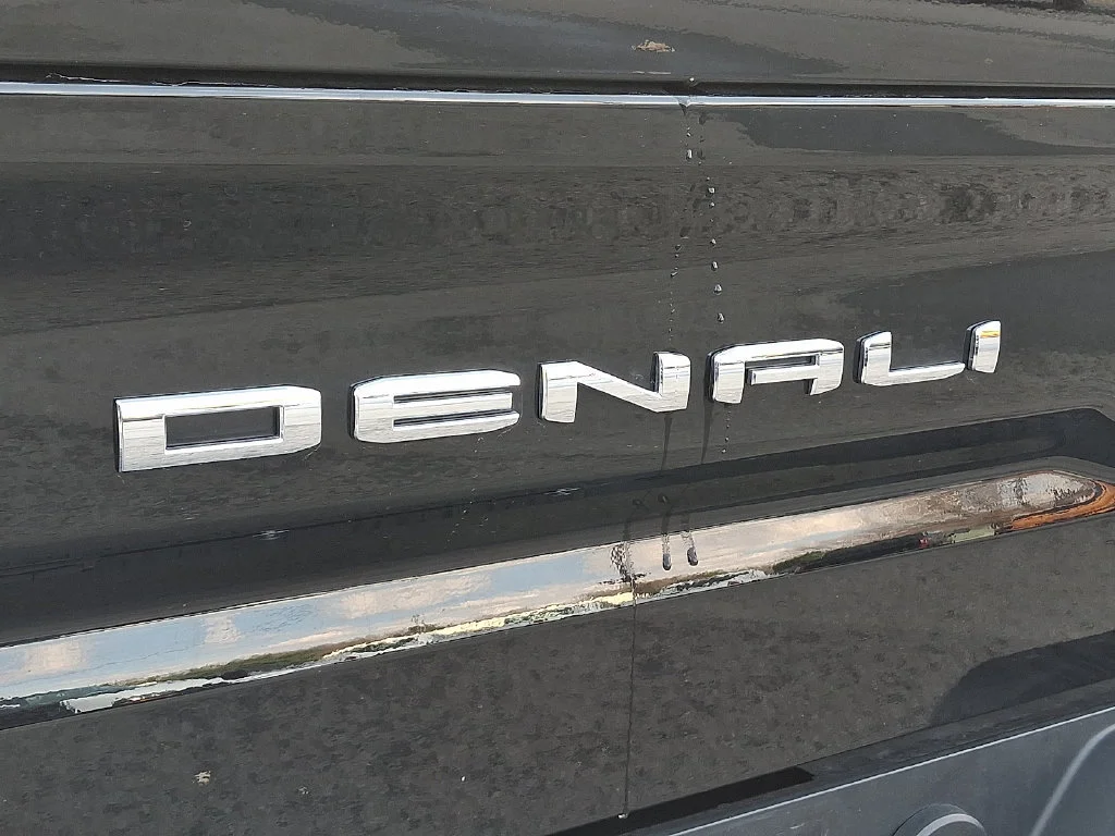 Used 2025 Onyx Black GMC Denali Ultimate image 35