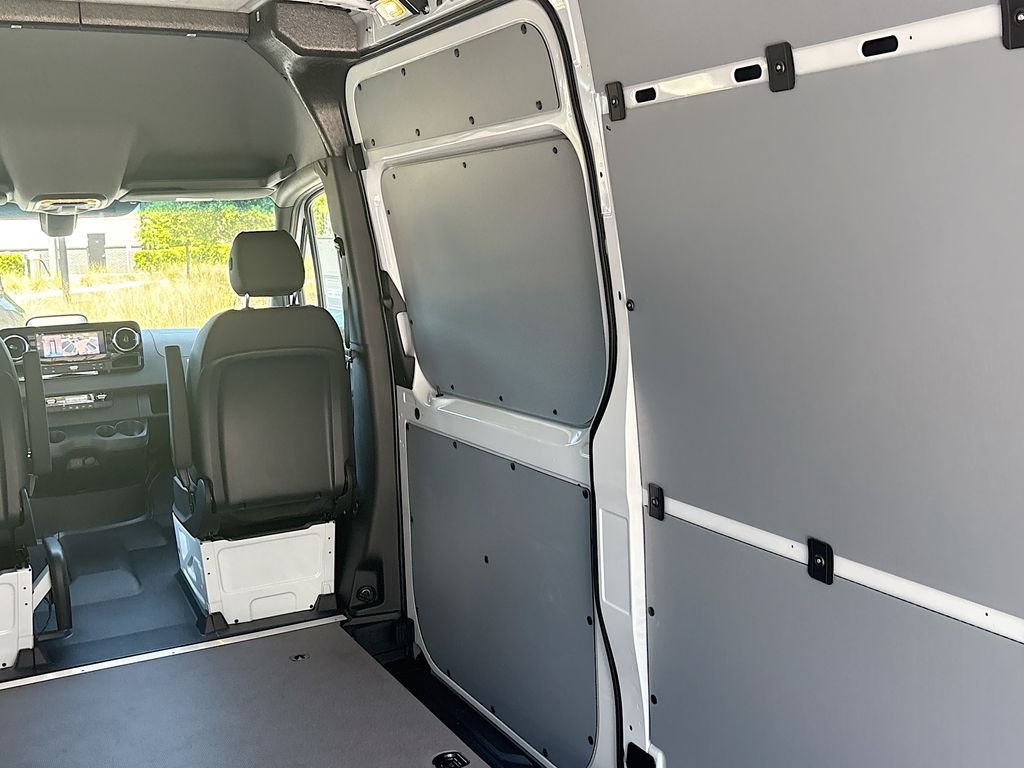 New 2026  Mercedes-Benz Cargo 170 WB image 20