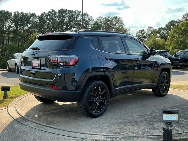 New 2026 Fathom Blue Pearl-Coat Exterior Paint Jeep Latitude image 7