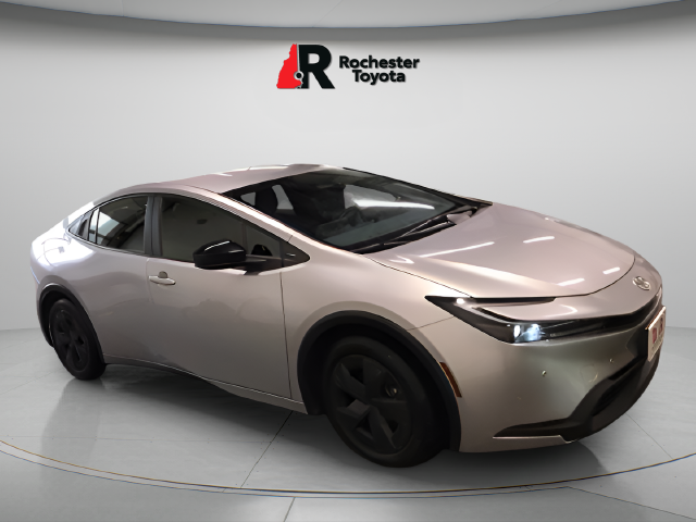 Used 2025  Toyota LE image 1