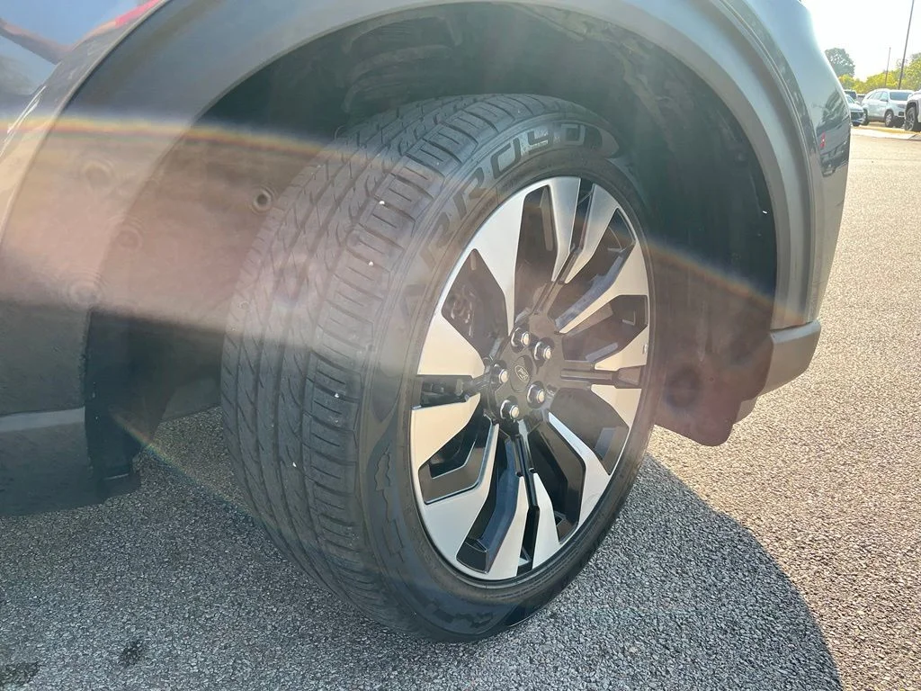 Used 2025 Gray Ford Platinum image 7
