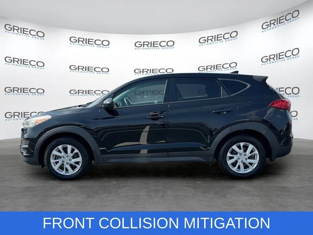 Used 2020 Black Hyundai SE image 4