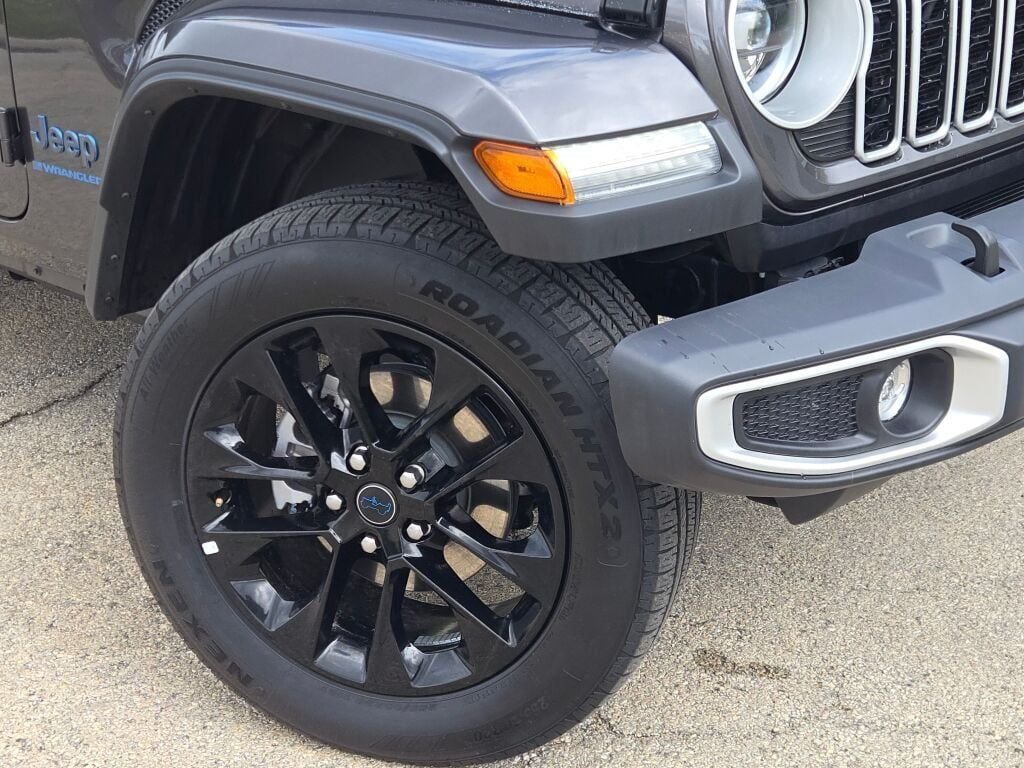 Certified Used 2025 Gray Jeep Sahara 4xe image 3