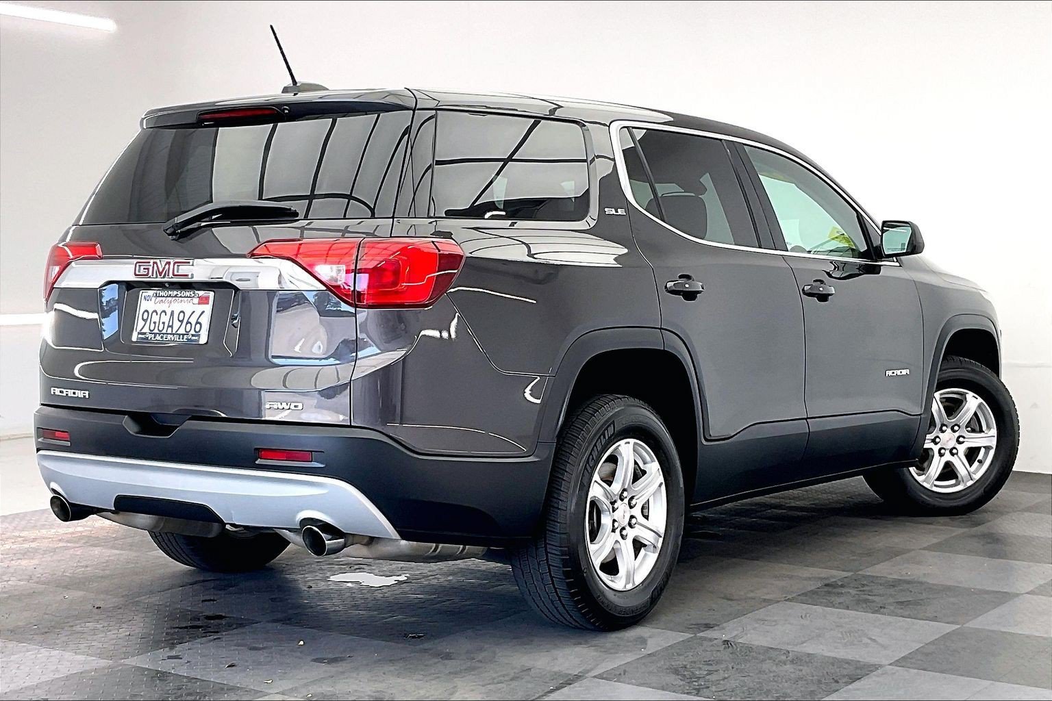 Used 2019 Iridium Metallic GMC SLE image 13