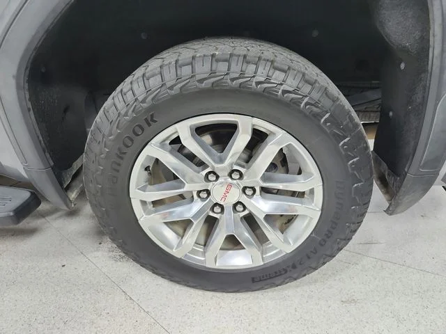 Used 2019 Gray GMC SLT image 24