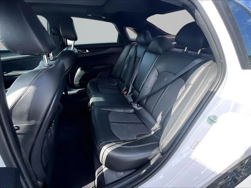 Used 2021 White Kia GT-Line image 27