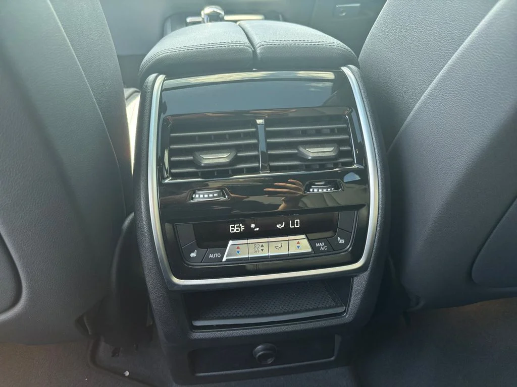 Used 2022 Gray BMW xDrive40i image 24