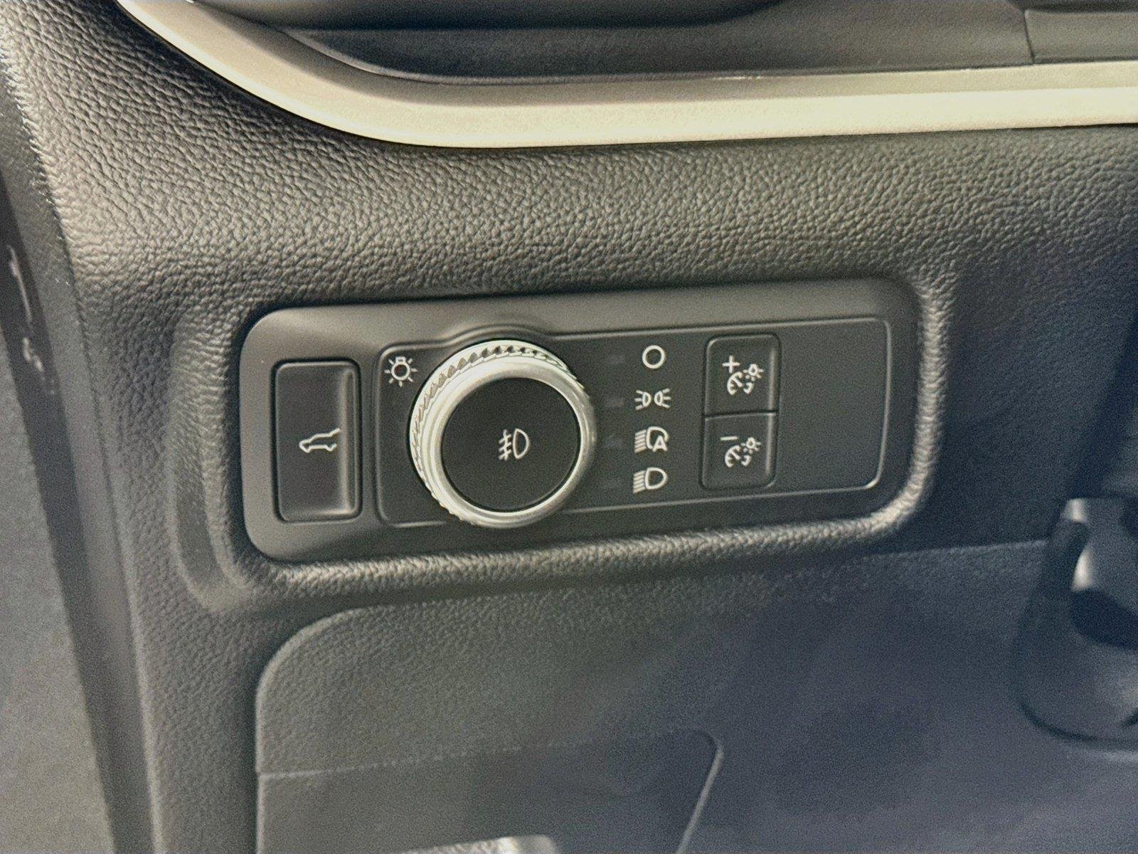 Used 2021 Oxford White Ford XLT image 16